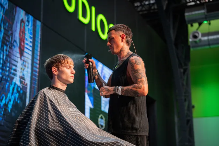 erre_figyelj_a_barber_battle_soerre_figyelj_a_barber_battle_soran_cal_newsome_tanacs_a_versenyzoknek_copyran_josh_lamonaca_tanacs_a_versenyzoknek